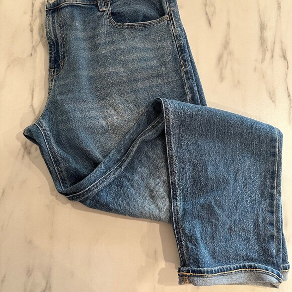 Old Navy Mid-Rise Wow Boyfriend Straight Jeans Medium Wash Tall Size 16 - Picture 1 of 3